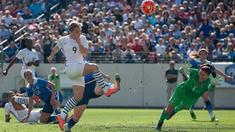 Hope Solo bermain gemilang kala AS melawan Prancis di Turnamen Shebelieves Cup 2016, Minggu (6/3/2016) waktu setempat. AS berhasil menang 1-0 berkat gol tunggal Alex Morgan pada menit akhir pertandingan.