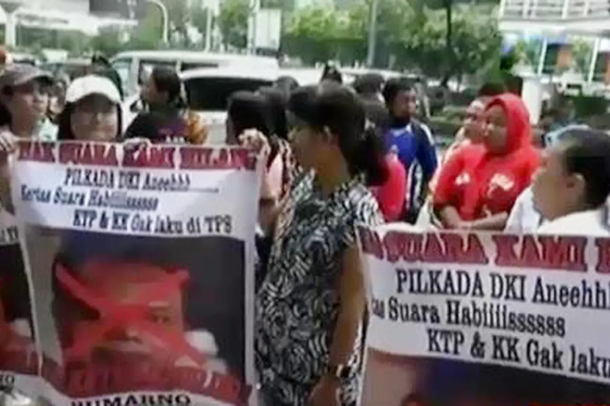 Aksi Protes Warga Tuntut Ketua KPUD DKI Mundur 