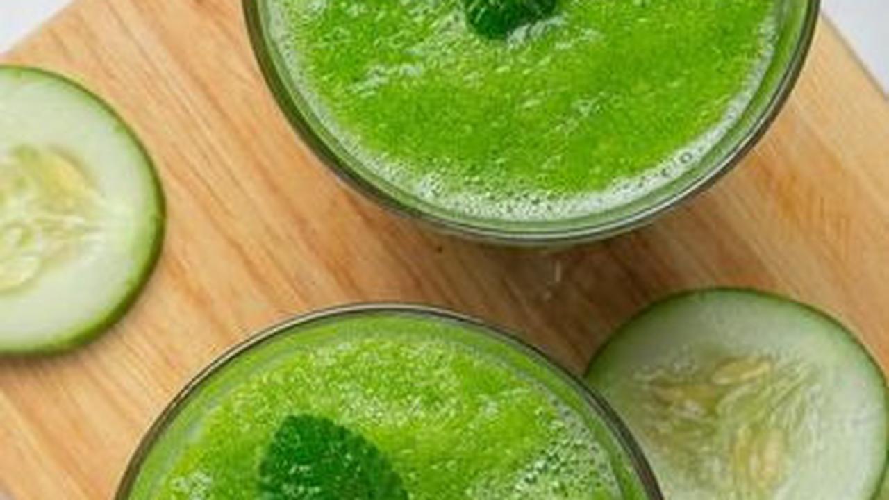 3. Jus Hijau: Buah Apel Hijau, Timun, dan Seledri