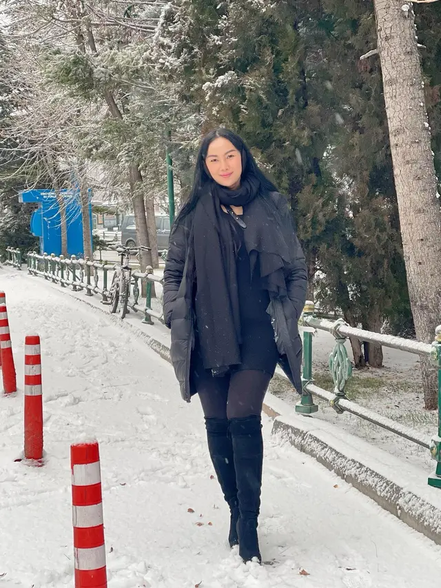 Berpisah dengan Vicky Prasetyo, Ini 7 Potret Kalina Ocktaranny yang Liburan Ke Turki
