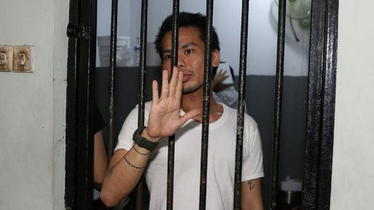 Hakim vonis mucikari artis 1 tahun 4 bulan penjara, RA menangis