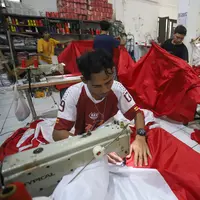 Jelang HUT ke-80 RI, Industri Konveksi Rumahan Kebanjiran Pesanan Bendera Merah Putih