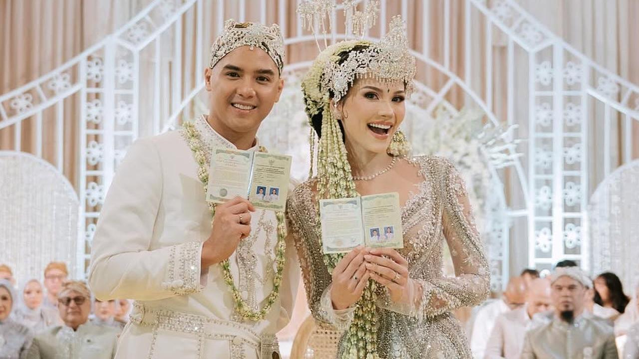 Cantiknya Alyssa Daguise Kenakan Kebaya Sunda Modern, Manglingi Banget di Hari Pernikahan dengan Al Ghazali!