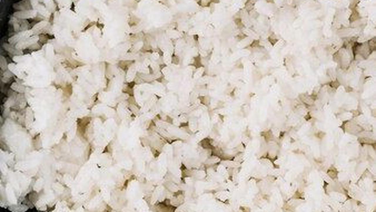 1. Jangan masukkan nasi saat masih panas: Hindari menyimpan nasi dalam freezer atau chiller saat masih panas, karena uap nasi dapat menyebabkan bintik air yang mempengaruhi kualitas nasi.
