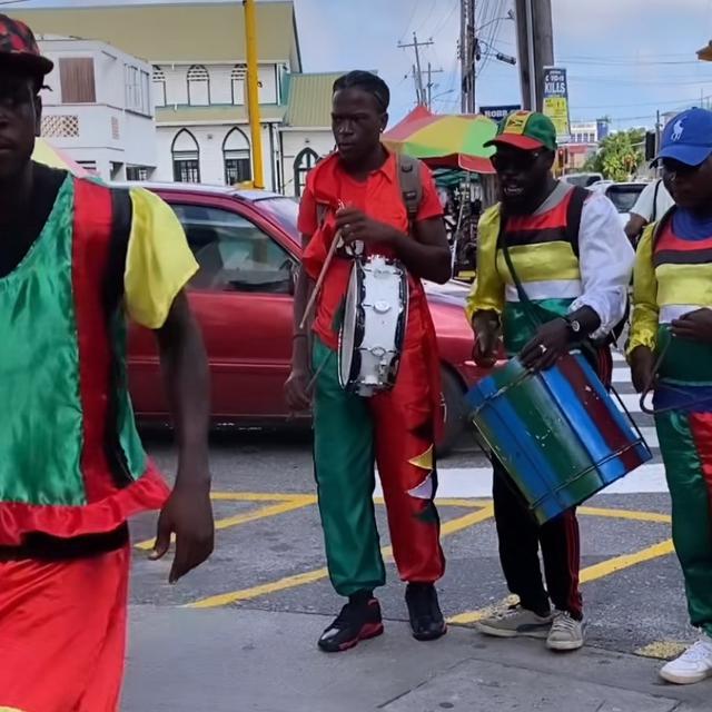 Orang Guyana di jalanan kotanya