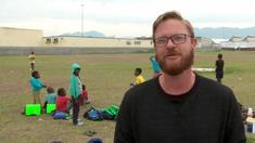 Olahraga rugbi yang sangat populer di Afrika Selatan menjadi solusi penengah bagi isu rasisme yang merebak sejak lama di sana.