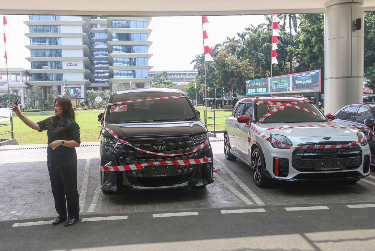 FOTO: Deretan Mobil Mewah Riza Chalid Disita Kejagung, Terseret Kasus Korupsi Minyak Rp 285 Triliun
