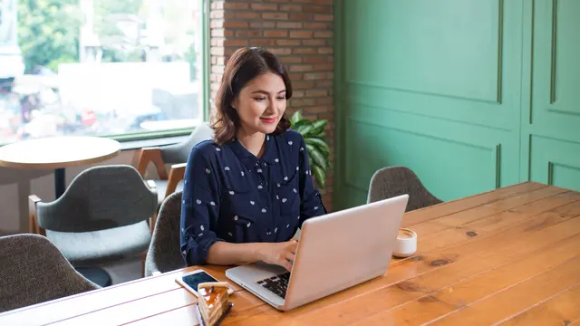 wanita agustus cold flame