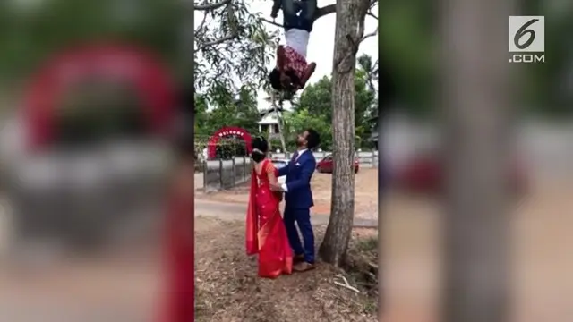 Fotografer ini bergelantungan di pohon saat mengabadikan momen pasangan yang baru menikah.