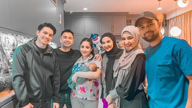 6 Potret Kedekatan Keluarga Zaskia Sungkar dan Nagita Slavina, Penuh Kehangatan