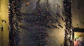 Para peniten mengikuti prosesi tarian setan dalam peringatan tahunan Corpus Christi, di Chuao, negara bagian Aragua, Venezuela, Kamis, 8 Juni 2023. (AP Photo/Matias Delacroix)