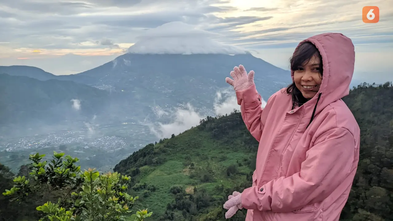 Sambut Pagi di Kedinginan 10 Derajat Celcius dari Puncak Sikunir