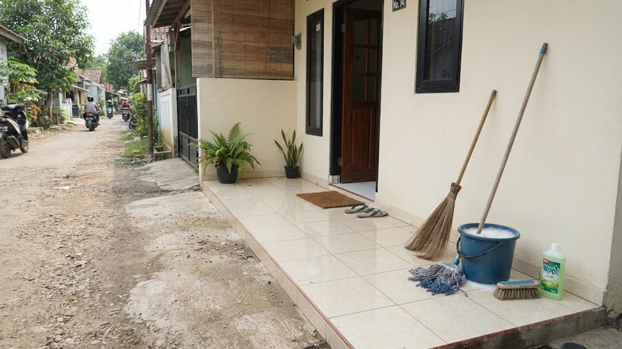 Cara Merawat Teras Rumah Dekat Jalan