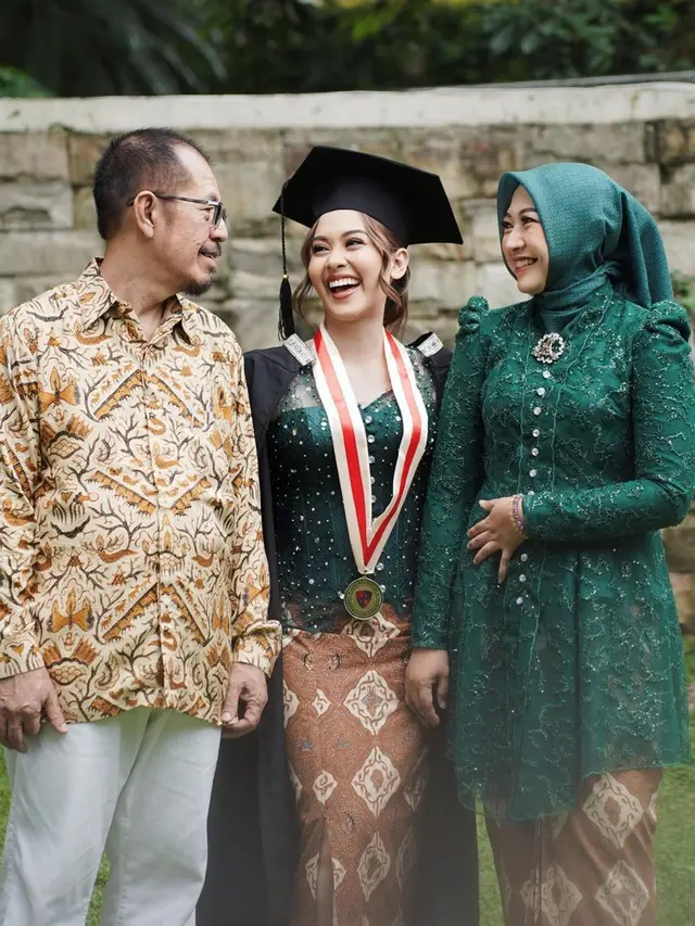6 Potret Dinar Salsa Adik Lettu Fardhana, Wajahnya Disebut Mirip Ayu Ting Ting