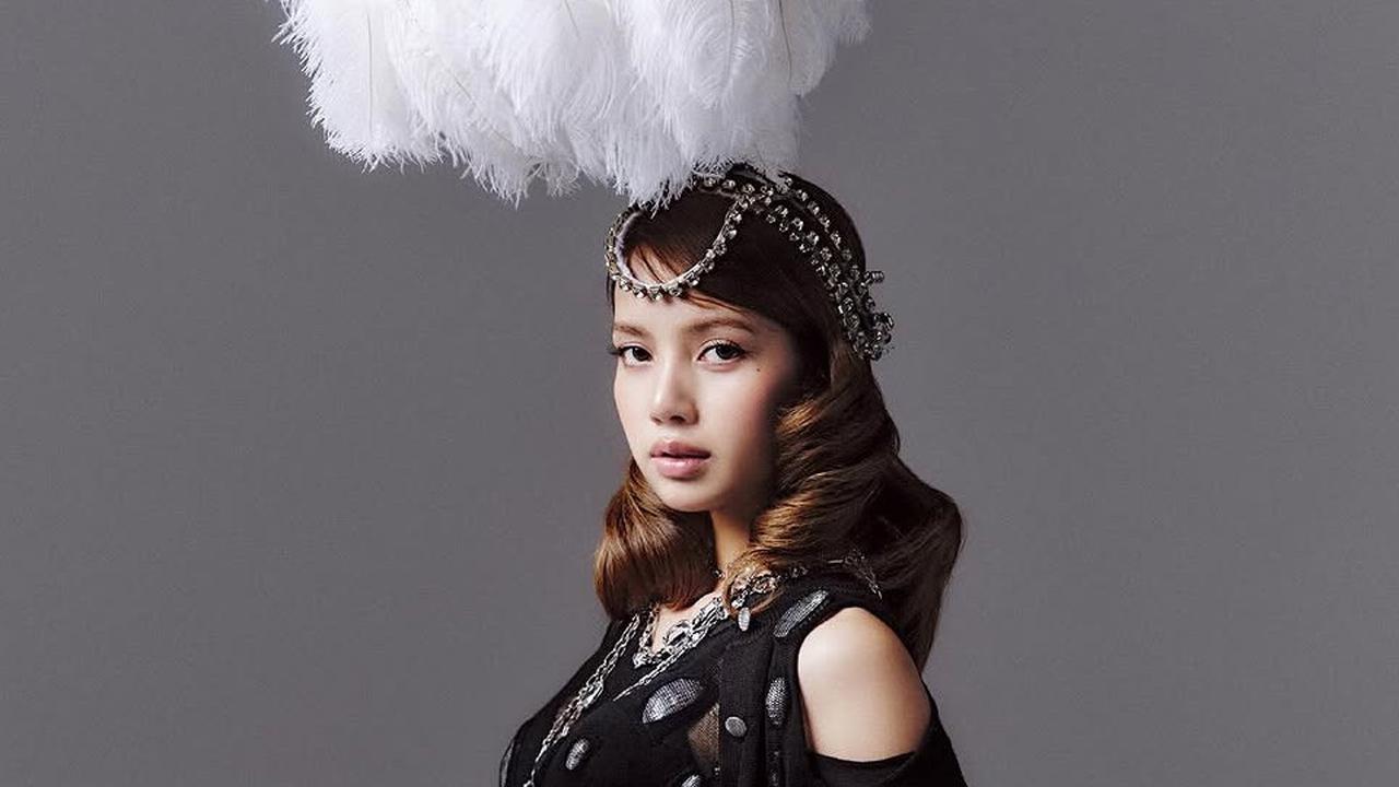 7 Potret Cantik Lisa BLACKPINK Jadi Model Cover Majalah W Korea, Berani Tampil Beda hingga Bikin Pangling