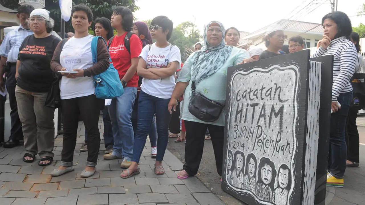 Rumah Dinas Jokowi 'Disatroni' Puluhan Buruh Perempuan