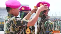 198 Prajurit Korps Marinir Resmi Pakai Baret Ungu