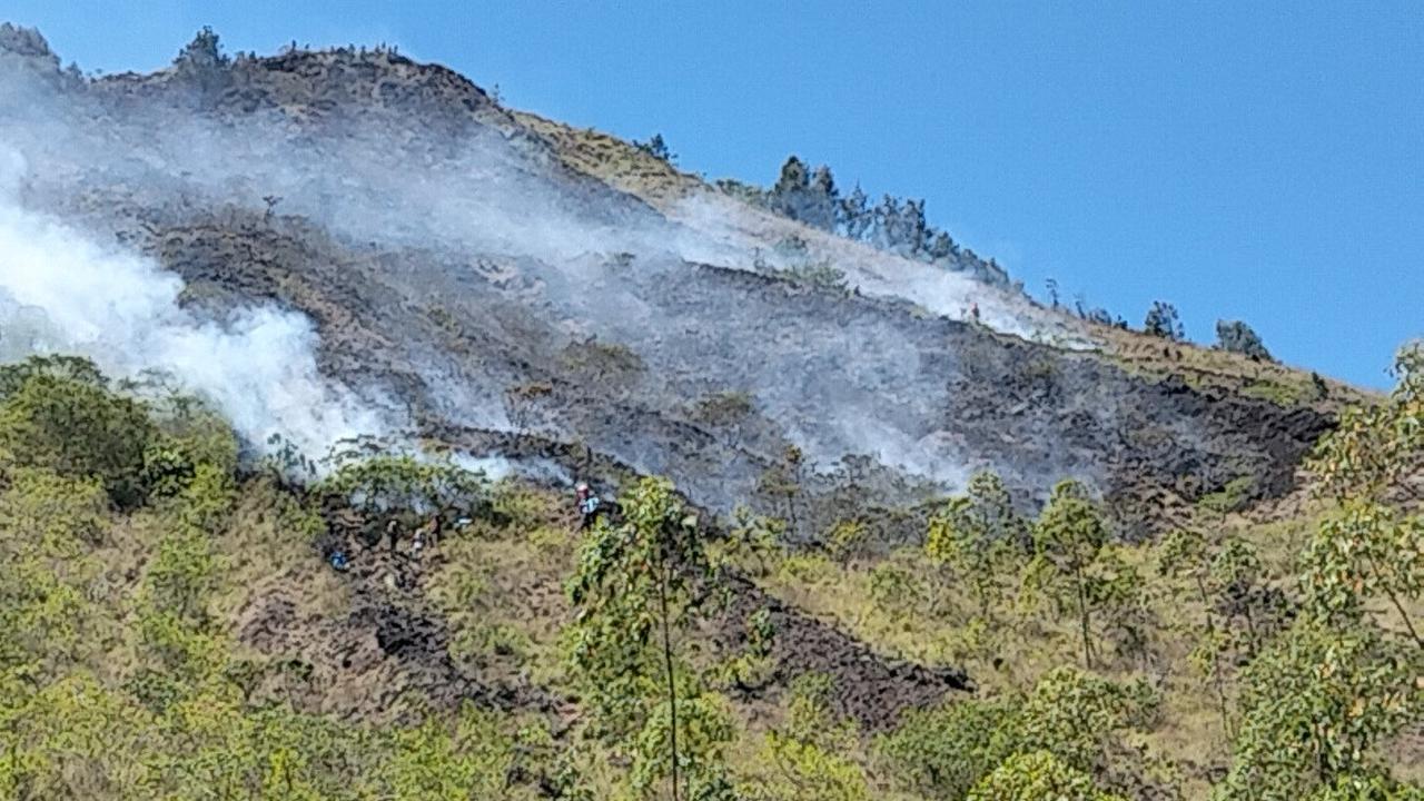Lereng Gunung Batur Kintamani Dilalap Api, Diduga Akibat Puntung Rokok