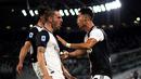 Striker Juventus, Cristiano Ronaldo, melakukan selebrasi usai mencetak gol ke gawang Lazio pada laga Serie A di Stadion Allianz, Turin, Senin (20/7/2020). Juventus menang 2-1 atas Lazio. (AFP/Marco Bertorello)