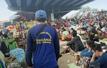 Banjir Pantura Subang: Ratusan Warga Mengungsi di Kolong Jembatan