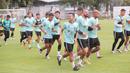 Pemain Bhayangkara FC saat sesi latihan di Lapangan B Senayan, Jakarta, Kamis (4/1/2023). The Guardian bertekad tampil mati-matian demi keluar dari zona degradasi. (Bola.com/M Iqbal Ichsan)