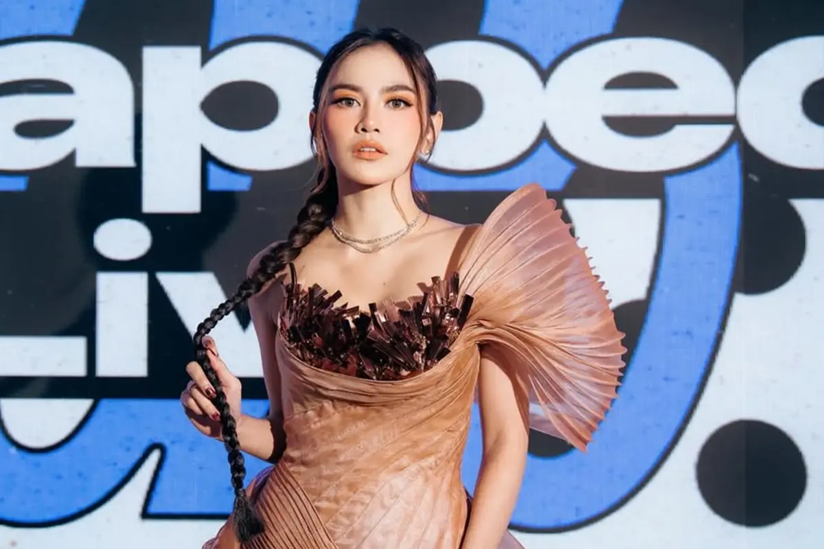 6 Potret Mahalini di Spotify Wrapped Live Indonesia 2025, Pakai 2 Gaun Dramatis