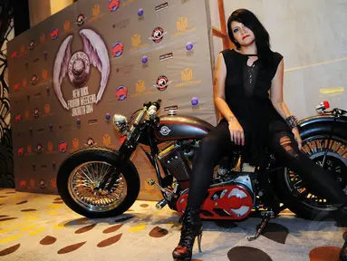 Melanie Subono merupakan penyanyi dan presenter yang berjiwa sosial tinggi. (Liputan6.com/Faisal R Syam)