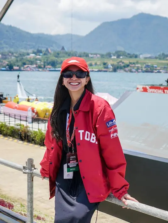 <p>"Sehingga saya tidak bisa lagi mengakomodir pekerjaan saya sebagai petugas maupun pengurus partai," sambungnya [Instagram/kiranalarasati]</p>