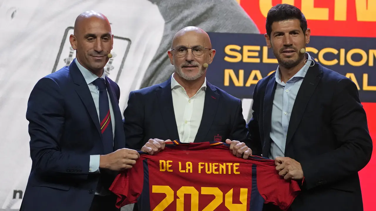 Foto: Momen Perkenalan Luis de la Fuente sebagai Pelatih Anyar Timnas Spanyol usai Kegagalan Luis Enrique di Piala Dunia 2022