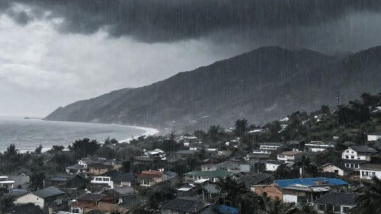 Gubernur Imbau Masyarakat Waspada Cuaca Buruk di Maluku Utara Hingga Akhir Februari