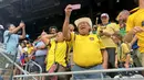 Seorang suporter Ekuador berswafoto di tribune MetLife Stadium, New York, New Jersey, AS, saat laga fase grup Piala Dunia 2026 melawan Jerman, Kamis (25/6/2026). Atmosfer meriah di dalam stadion dimanfaatkan para pendukung untuk mengabadikan momen sembari memberikan dukungan penuh kepada tim kebanggaan mereka. (KLY Sports/Hery Kurniawan)