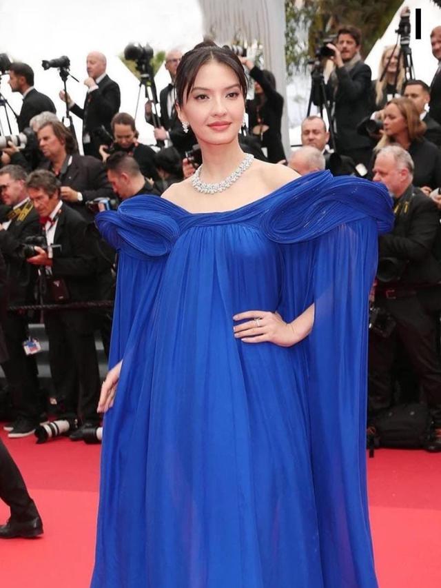 7 Potret Raline Shah di Festival Film Cannes 2023, Aura Kecantikannya Bersinar dengan Kebaya Biru