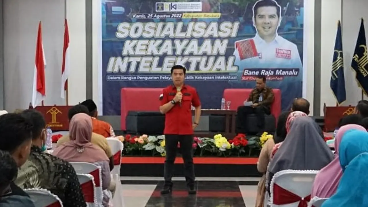 Bane Raja Manalu saat sosialisasi penguatan pelayanan publik kekayaan Intelektual yang digagas Kemenkumham Sumut di Kabupaten Batu Bara. (Istimewa).