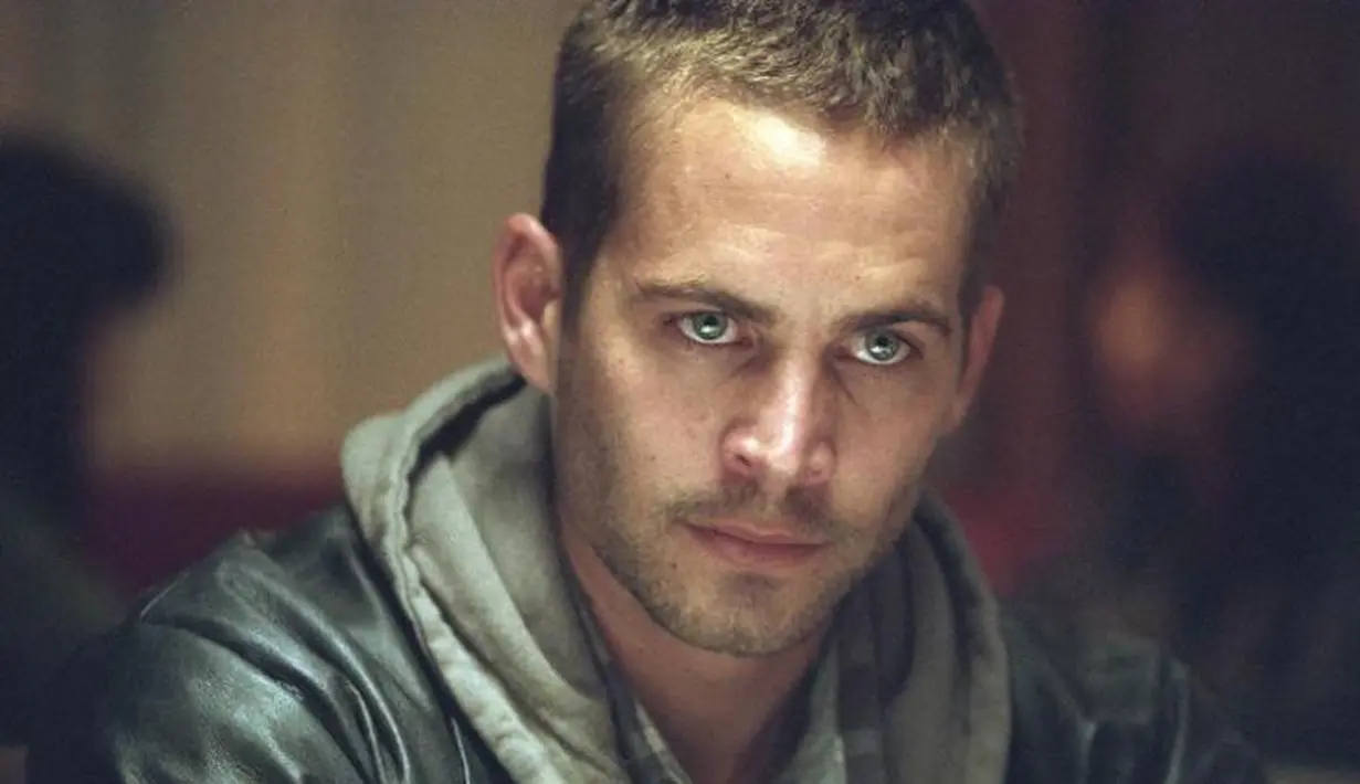 Pada 30 November 2013, Paul Walker meninggal karena kecelakaan mobil usai datang ke acara amal. Saat itu ia tengah dalam produksi film Fast & Furious 7. (IndieWire)