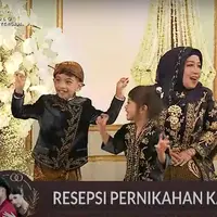 Tingkah Jan Ethes dan Sedah Mirah cucu Jokowi di acara Ngunduh Mantu Kaesang Pangarep dan Erina Gudono. (SCTV via YouTube Liputan6.com)