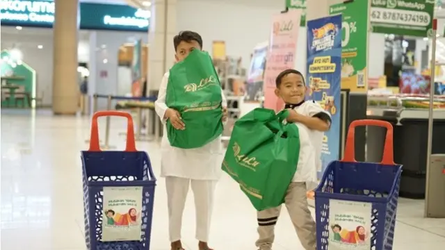 Keutamaan Menyantuni Anak Yatim di Bulan Muharram dan Hukum Memakan Harta Anak Yatim