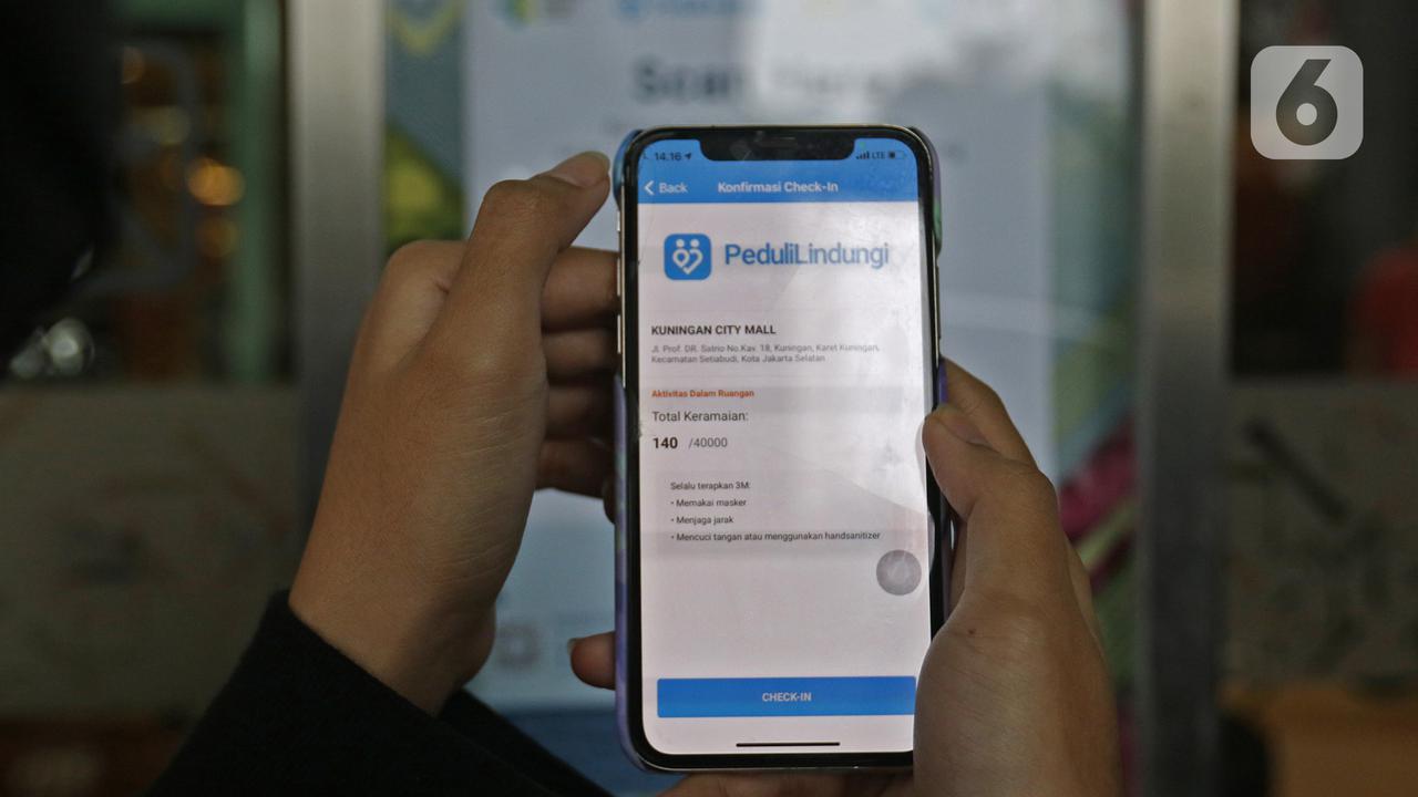 Pengunjung Mal Wajib Scan QR Code Aplikasi PeduliLindungi
