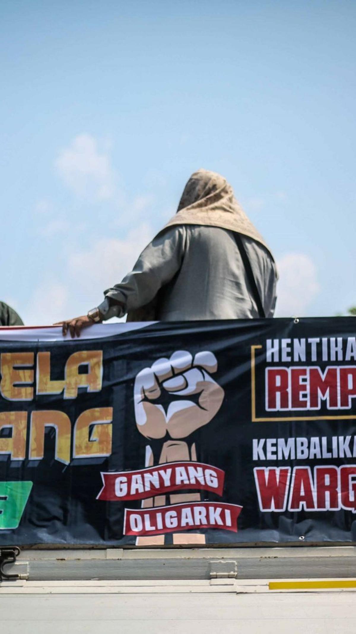 Dalam aksinya mereka menuntut untuk menyikapi konflik lahan di Rempang. <br>
