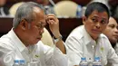 Menteri PU Basuki Hadi Muljono dan Menhub Iqnasius Jonan saat raker dengan Komisi V DPR, Jakarta, (19/7) Komisi V DPR mengusulkan persetujuan mengenai anggaran RAPBN Perubahan 2017 3 kementerian tersebut. (Liputan6.com/Johan Tallo)