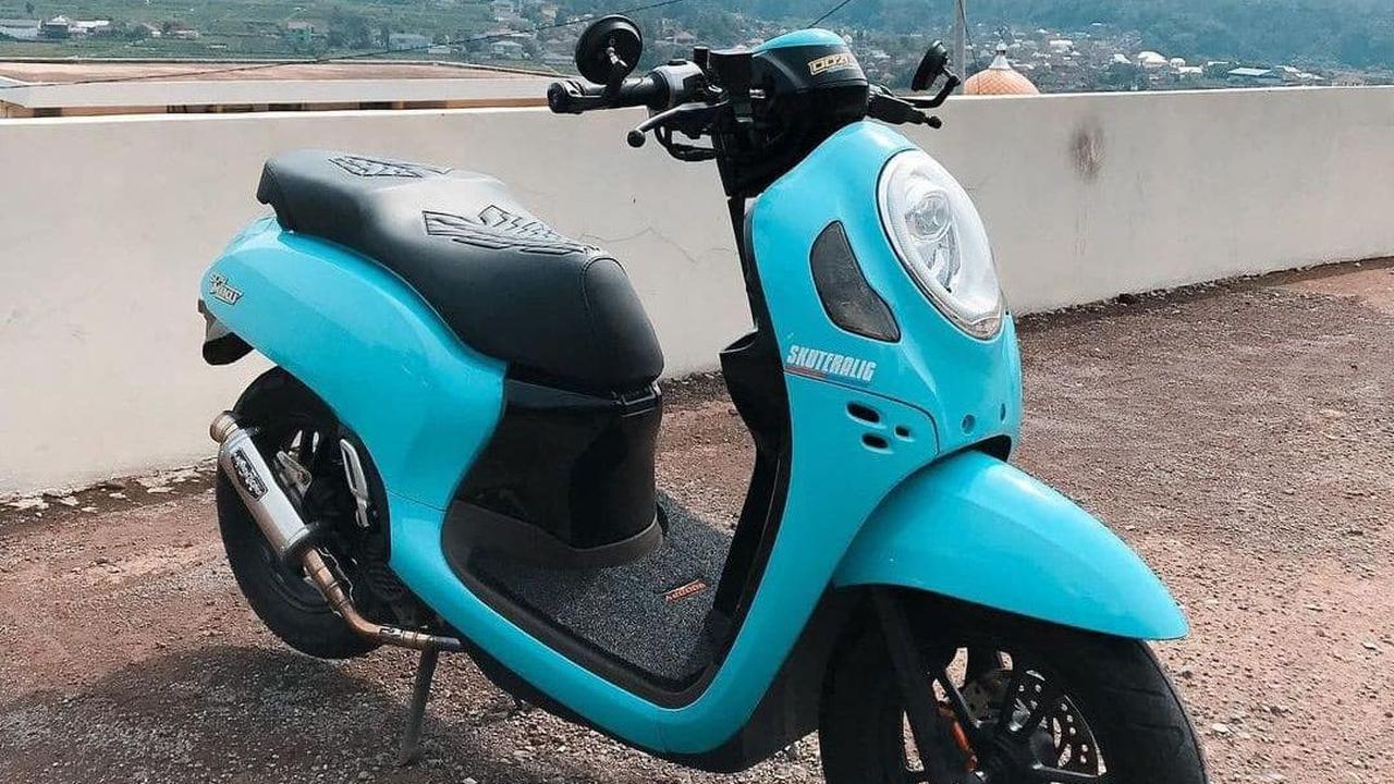 Honda Scoopy memiliki fitur yang membuatnya praktis dan irit BBM.