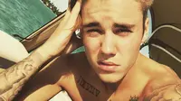Bahkan sang tatoo artistnya pun mengatakan bahwa Justin benar-benar kuat menahan rasa sakit dalam pembuatan tato yang memakan 26 jam dalam 3 hari. (instagram/justinbieber)
