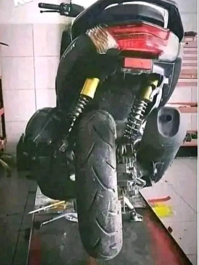 6 Potret Motor Meleyot Ini Penyebabnya Bikin Bertanya-tanya, Bentuknya Jadi Lucu