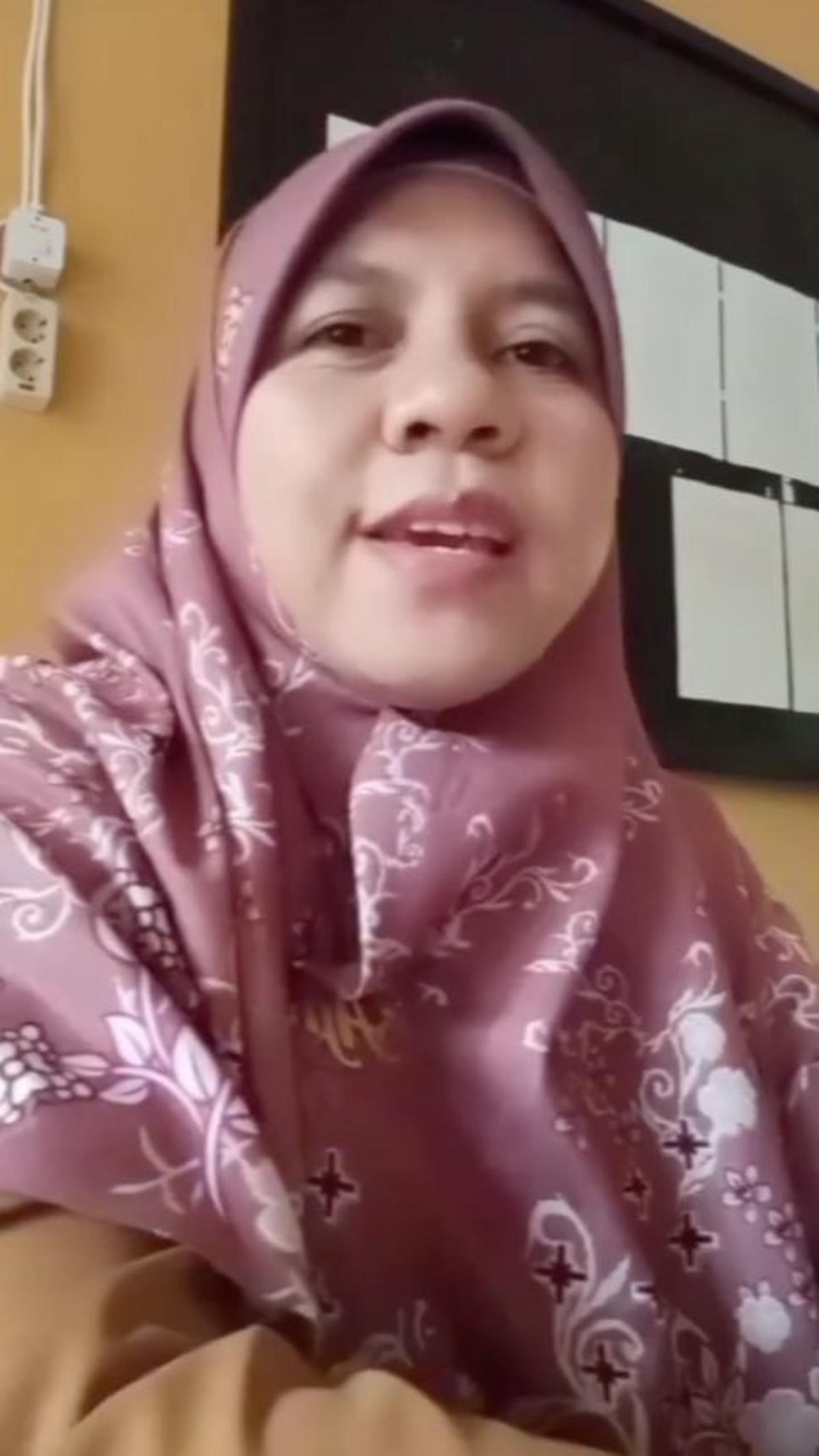 Masyarakat Krisis Adab<br>