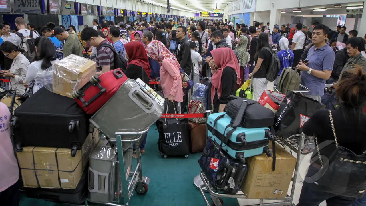Penumpang Pesawat Membeludak di Soekarno Hatta