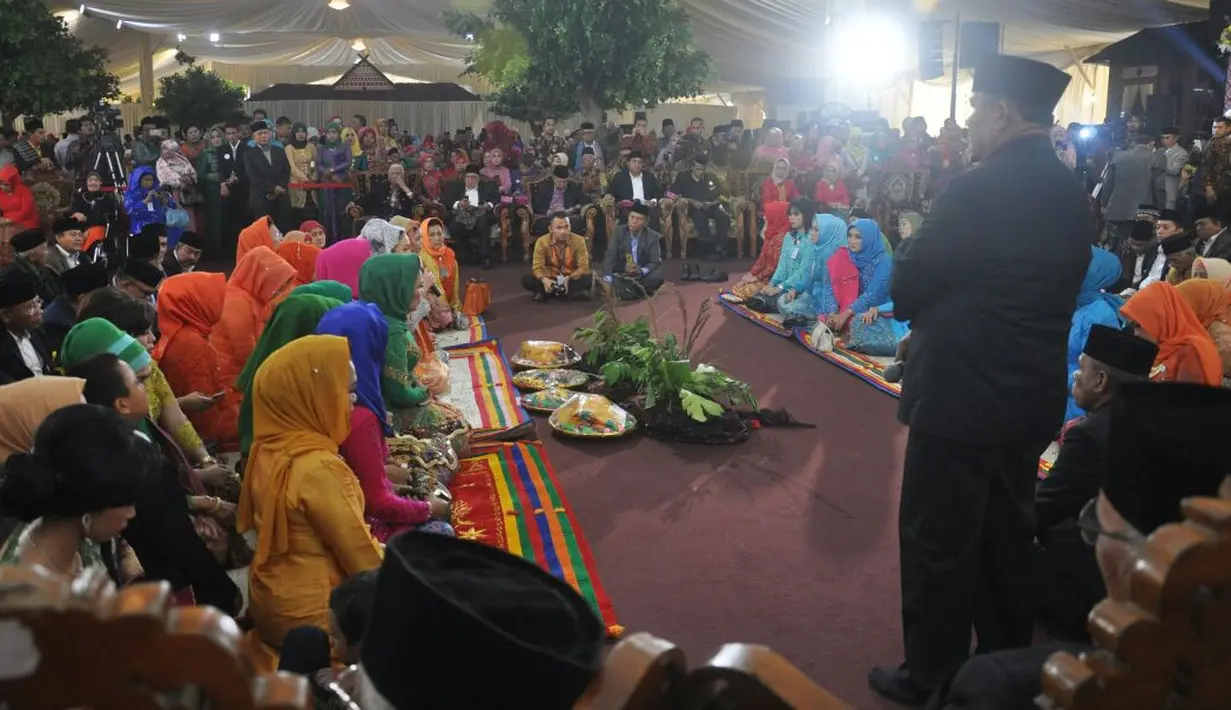 Kedatangan mora harus disambut dengan gembira. Apalagi Mora menjadi bagian dari kalangan yang sangat dihormati. Acara prosesi adat ini digelar sejak pagi. (Foto: Pool Media Center Medan)