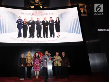 Ketua Dewan Komisioner OJK 2012-2017, Muliaman D Hadad menyampaikan pidato pada malam apresiasi di Gedung BEI Jakarta, Selasa (18/7). Apresiasi diberikan untuk komisioner OJK 2012-2017 yang mengakhiri masa tugasnya. (Liputan6.com/Helmi Fithriansyah) 