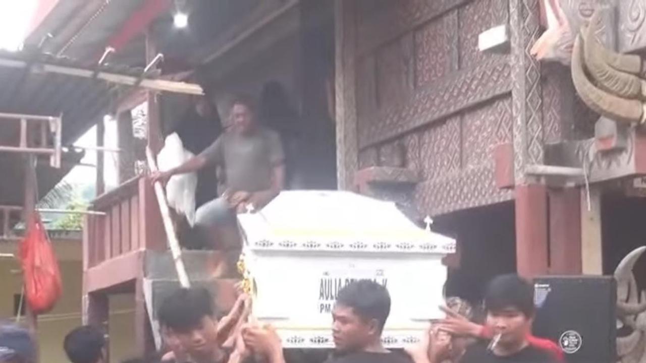 Jenazah Aulia Belinda Dimakamkan Secara Adat Toraja, Ibunda Soroti Standar Keamanan Glodok Plaza