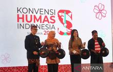 Gubernur Khofifah Tegaskan Peran Humas Strategis dalam Menjahit Persatuan Nasional Menuju Indonesia Emas 2045