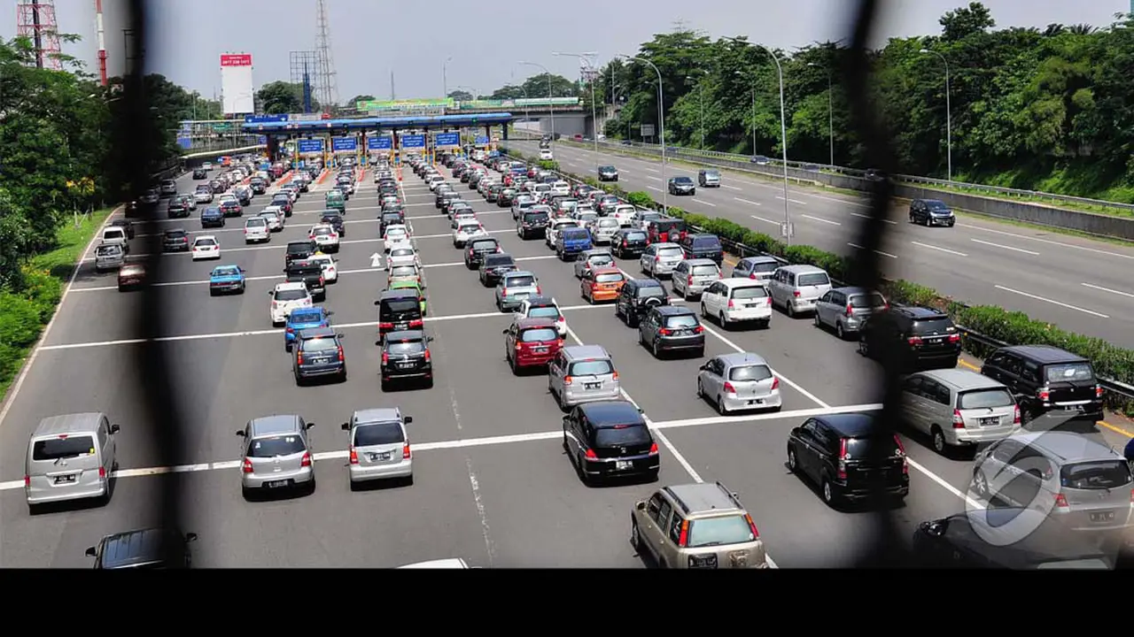 Serbu Bogor, Antrian Mobil di Pintu Tol Cibubur Mengular