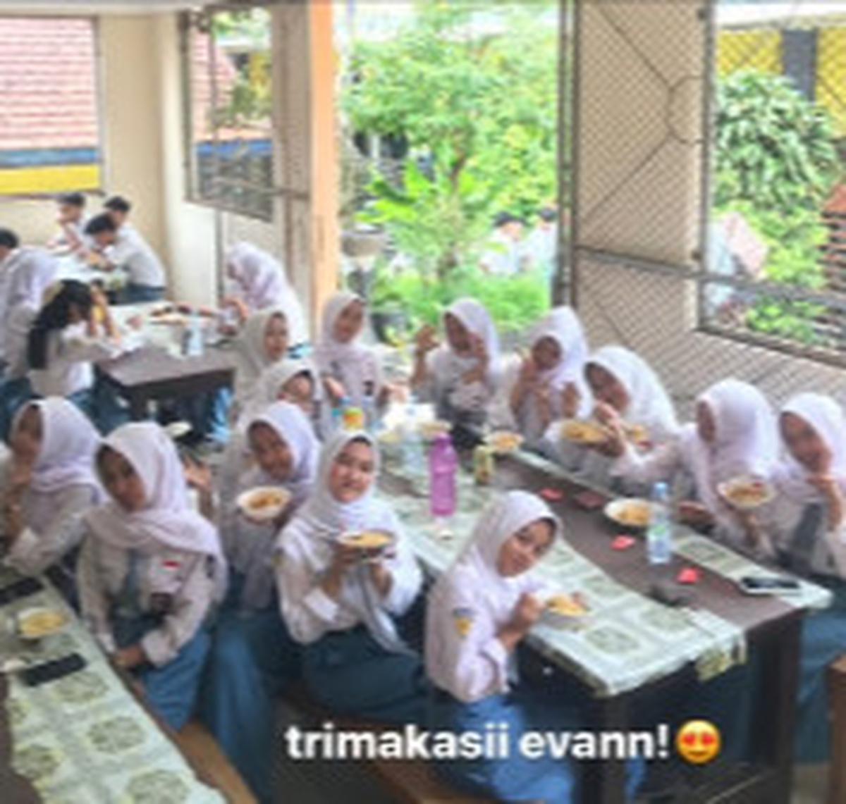 Timnas U-17 Lolos ke Piala Dunia, Evandra Florasta Traktir Teman Sekelas Jajan Mi tapi Tak Ikut Makan